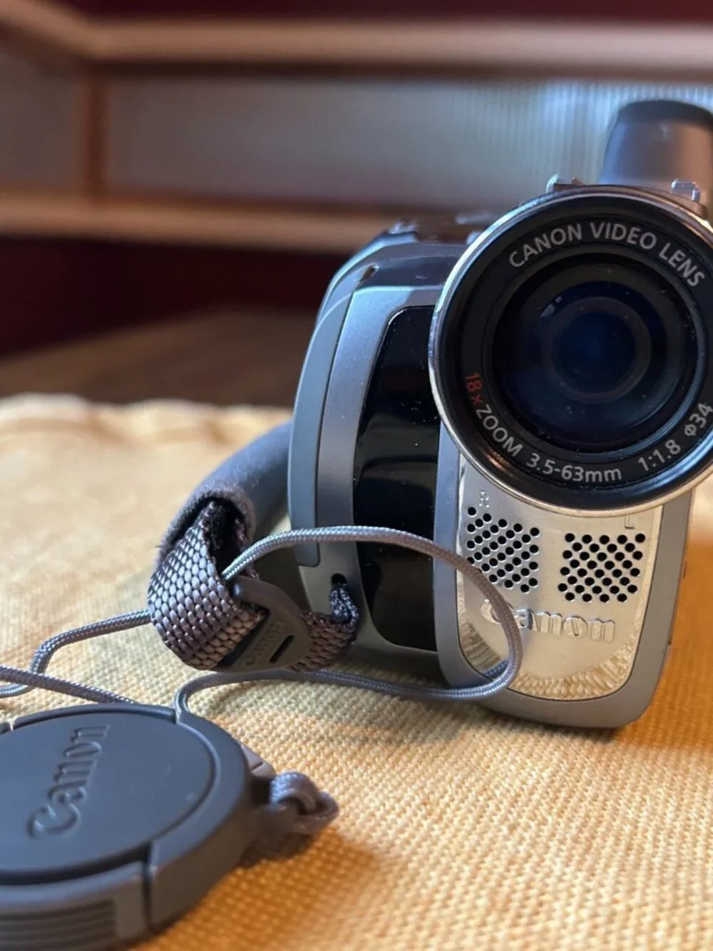 Cannon Elura 80 mini Digital Camcorder 360x digital zoom, viewing screen wi
